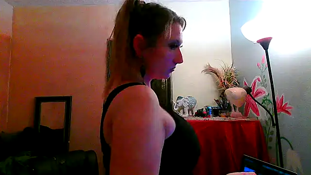 lilyhornyhousewife online show from February 12, 12:01 pm