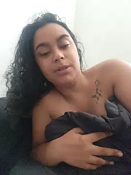 cinnaminnie online show from December 15, 9:30 pm