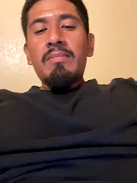 twohightwonut805 online show from November 6, 7:26 pm