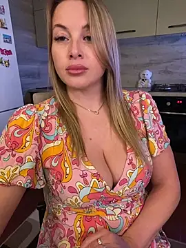 Cute Hot Alice online show from May 3, 9:21 pm