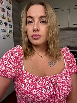 Cute Hot Alice online show from June 12, 9:25 pm
