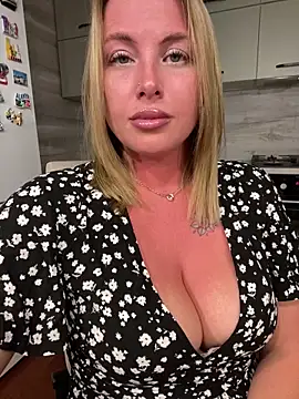 Cute Hot Alice online show from June 22, 8:17 pm