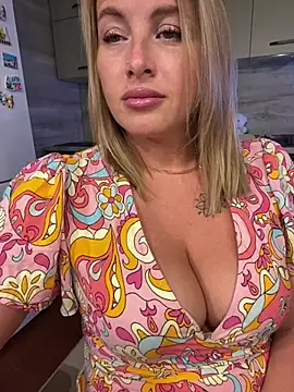Cute Hot Alice online show from June 28, 8:15 pm