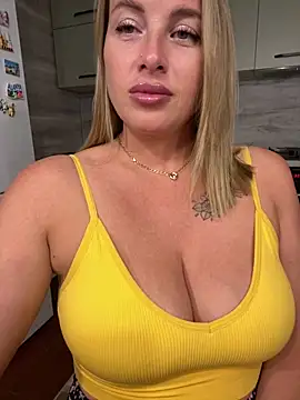 Cute Hot Alice online show from July 1, 9:25 pm