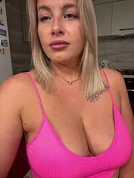 Cute Hot Alice online show from July 4, 9:21 pm