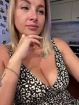 Cute Hot Alice online show from July 26, 7:32 pm