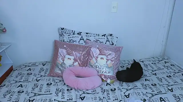 Lorenne Miller online show from December 12, 1:43 am