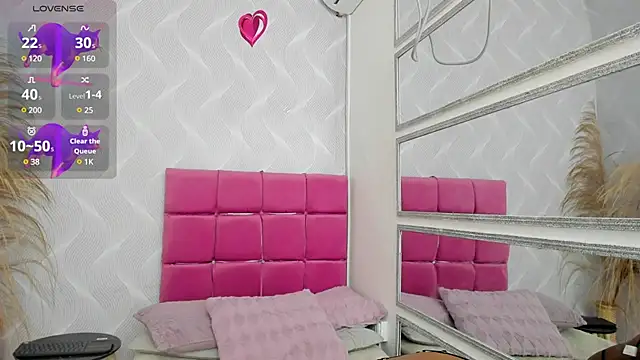 nataly velez online show from March 8, 1:03 pm