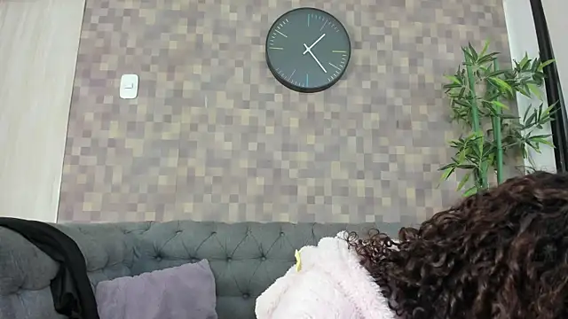 nataly velez online show from November 16, 7:30 pm