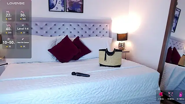 sarascottt online show from March 17, 2:42 pm