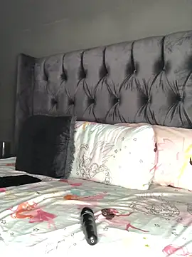 Anaelle24 online show from March 13, 9:10 am