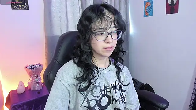Snapshot of indra_cam chatting on May 29, 10:19 pm indra cam online show from May 29, 10:19 pm