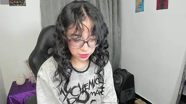 Snapshot of indra_cam chatting on May 31, 3:04 am indra cam online show from May 31, 3:04 am
