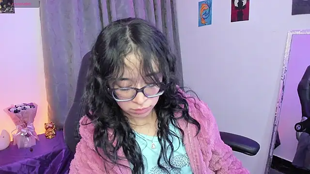 Snapshot of indra_cam chatting on June 3, 4:15 am indra cam online show from June 3, 4:15 am