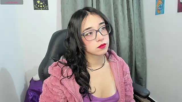 Snapshot of indra_cam chatting on June 17, 5:43 am indra cam online show from June 17, 5:43 am