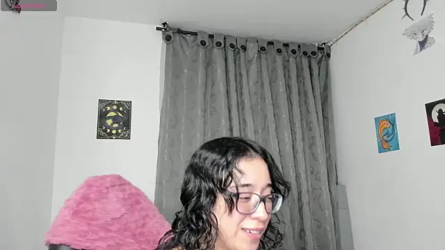 Snapshot of indra_cam chatting on June 24, 5:50 am indra cam online show from June 24, 5:50 am