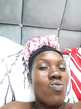 Snapshot of Slimthick900 chatting on February 22, 6:52 pm Slimthick900 online show from February 22, 6:52 pm