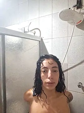 Snapshot of Sweet-diamondxxx chatting on November 6, 11:04 pm Sweet-diamondxxx online show from November 6, 11:04 pm