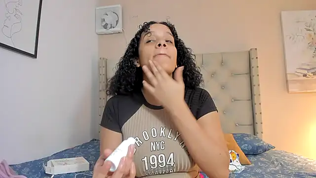 vanesasexyhot21 online show from November 2, 2:03 am