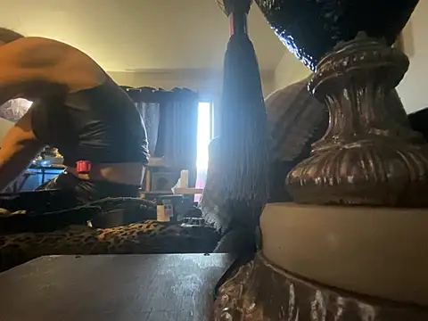 kikiwonderbar online show from January 10, 7:37 pm