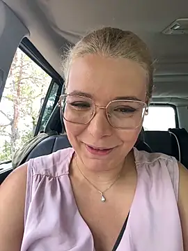 EmyLana online show from September 10, 8:25 am