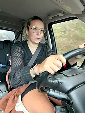 EmyLana online show from November 15, 7:49 am