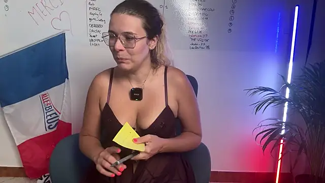 Snapshot of EmyLana chatting on July 2, 7:09 pm EmyLana online show from July 2, 7:09 pm