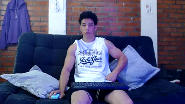 Snapshot of ethan_noir chatting on December 9, 8:54 pm ethan noir online show from December 9, 8:54 pm