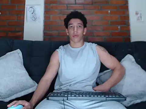 Snapshot of ethan_noir chatting on December 14, 5:29 am ethan noir online show from December 14, 5:29 am