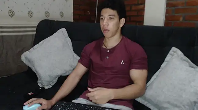 Snapshot of ethan_noir chatting on January 2, 5:46 am ethan noir online show from January 2, 5:46 am