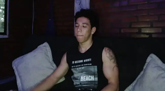 Snapshot of ethan_noir chatting on January 3, 11:01 pm ethan noir online show from January 3, 11:01 pm