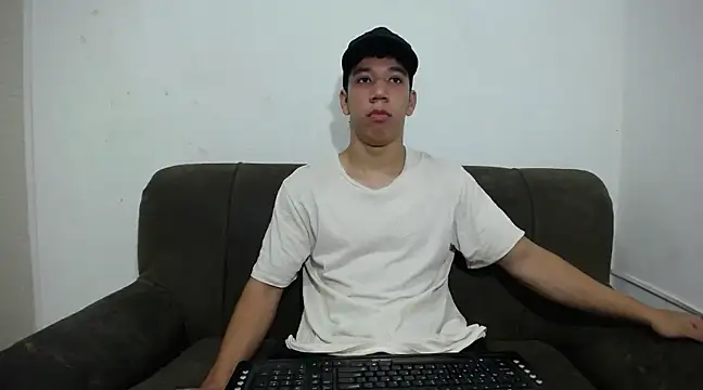 Snapshot of ethan_noir chatting on February 12, 6:19 pm ethan noir online show from February 12, 6:19 pm