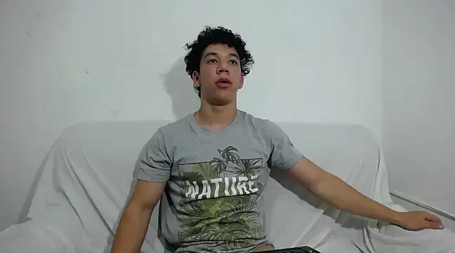 Snapshot of ethan_noir chatting on February 16, 5:15 am ethan noir online show from February 16, 5:15 am