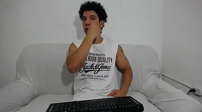 Snapshot of ethan_noir chatting on February 16, 8:44 pm ethan noir online show from February 16, 8:44 pm