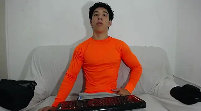 Snapshot of ethan_noir chatting on February 19, 3:27 pm ethan noir online show from February 19, 3:27 pm