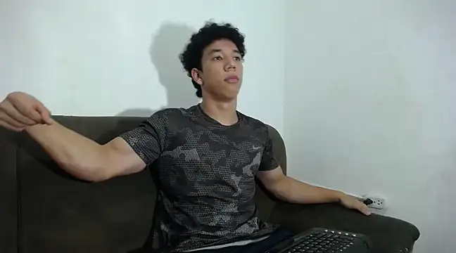 Snapshot of ethan_noir chatting on February 25, 9:24 pm ethan noir online show from February 25, 9:24 pm