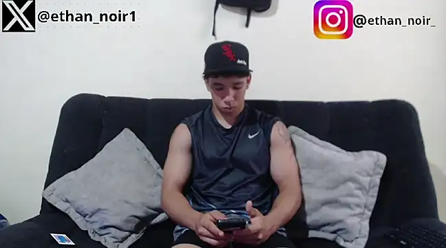 Snapshot of ethan_noir chatting on March 18, 1:31 pm ethan noir online show from March 18, 1:31 pm