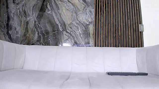 Snapshot of hot_day chatting on February 8, 1:43 am hot day online show from February 8, 1:43 am