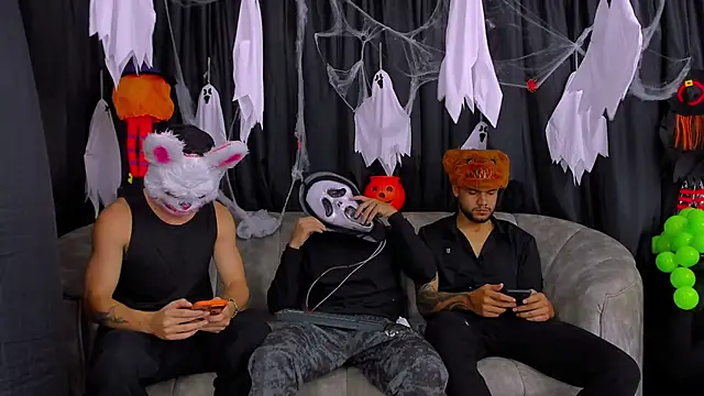 Snapshot of hot_day chatting on October 31, 9:16 pm hot day online show from October 31, 9:16 pm