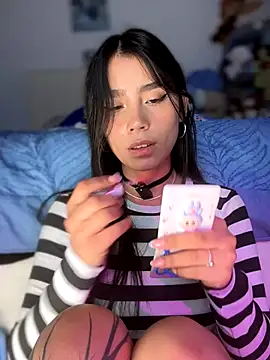 Snapshot of -Loren- chatting on October 22, 11:10 am -Loren- online show from October 22, 11:10 am