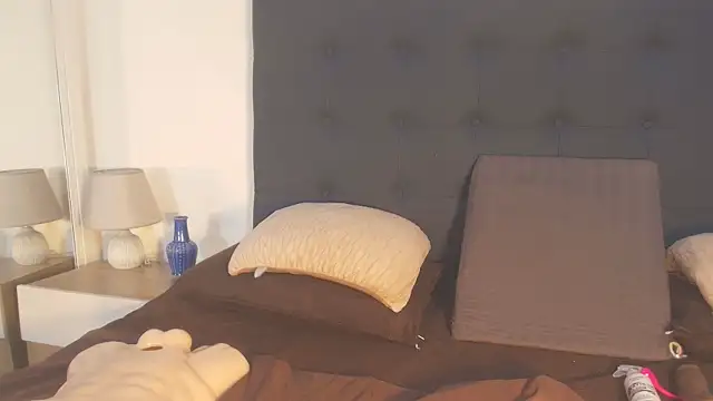 Evelonga 707 online show from December 20, 7:10 pm