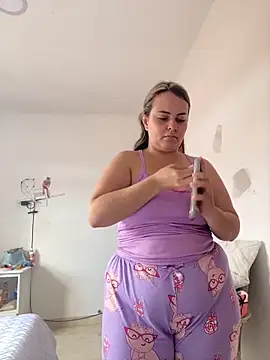 Im Amelia online show from June 12, 2:27 pm