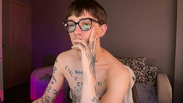 anahori  simon online show from October 2, 11:50 am