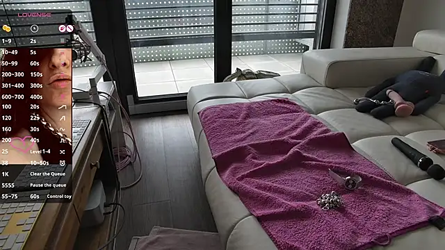 Snapshot of sexyLolia11 chatting on July 19, 10:52 am sexyLolia11 online show from July 19, 10:52 am