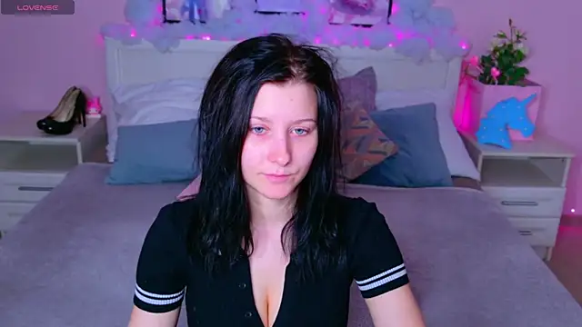 SarahStanley online show from March 5, 9:05 am