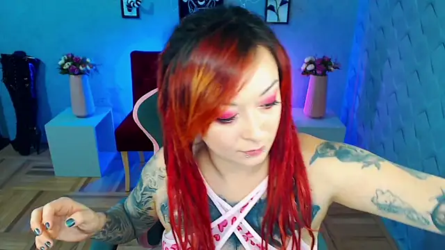 Snapshot of Miss-Tattoo chatting on January 18, 5:26 pm Miss-Tattoo online show from January 18, 5:26 pm