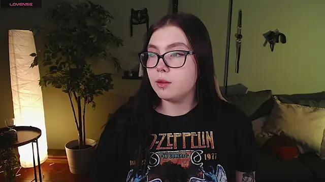 Snapshot of Arizonaa_Muse chatting on December 5, 12:22 pm Arizonaa Muse online show from December 5, 12:22 pm