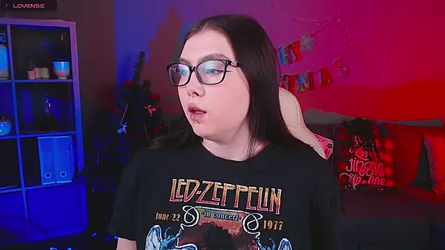 Snapshot of Arizonaa_Muse chatting on December 19, 12:23 pm Arizonaa Muse online show from December 19, 12:23 pm