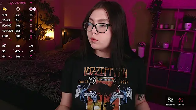 Snapshot of Arizonaa_Muse chatting on February 8, 12:28 pm Arizonaa Muse online show from February 8, 12:28 pm