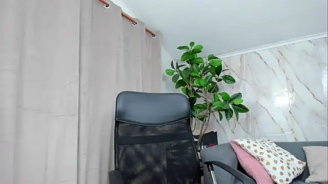 Snapshot of JennaPrice chatting on July 7, 10:03 pm JennaPrice online show from July 7, 10:03 pm